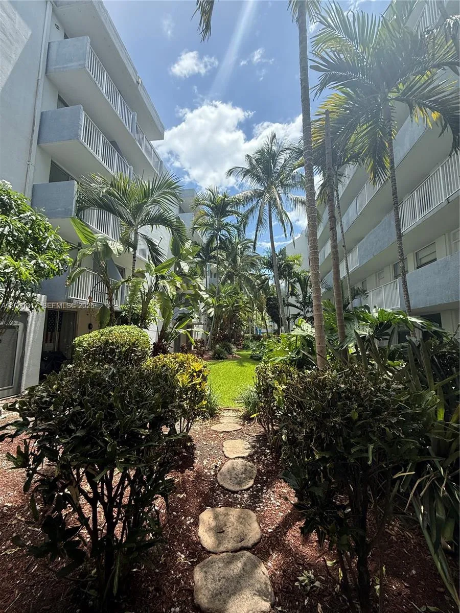 1801 S Treasure Dr #115 North Bay Village, FL 33141