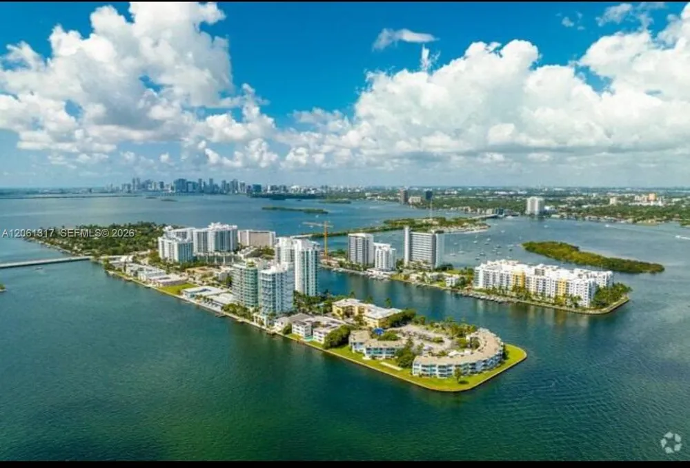 1801 S Treasure Dr #115 North Bay Village, FL 33141
