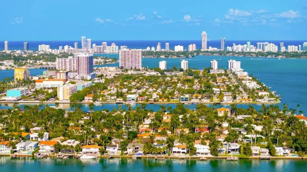 1801 S Treasure Dr #115 North Bay Village, FL 33141