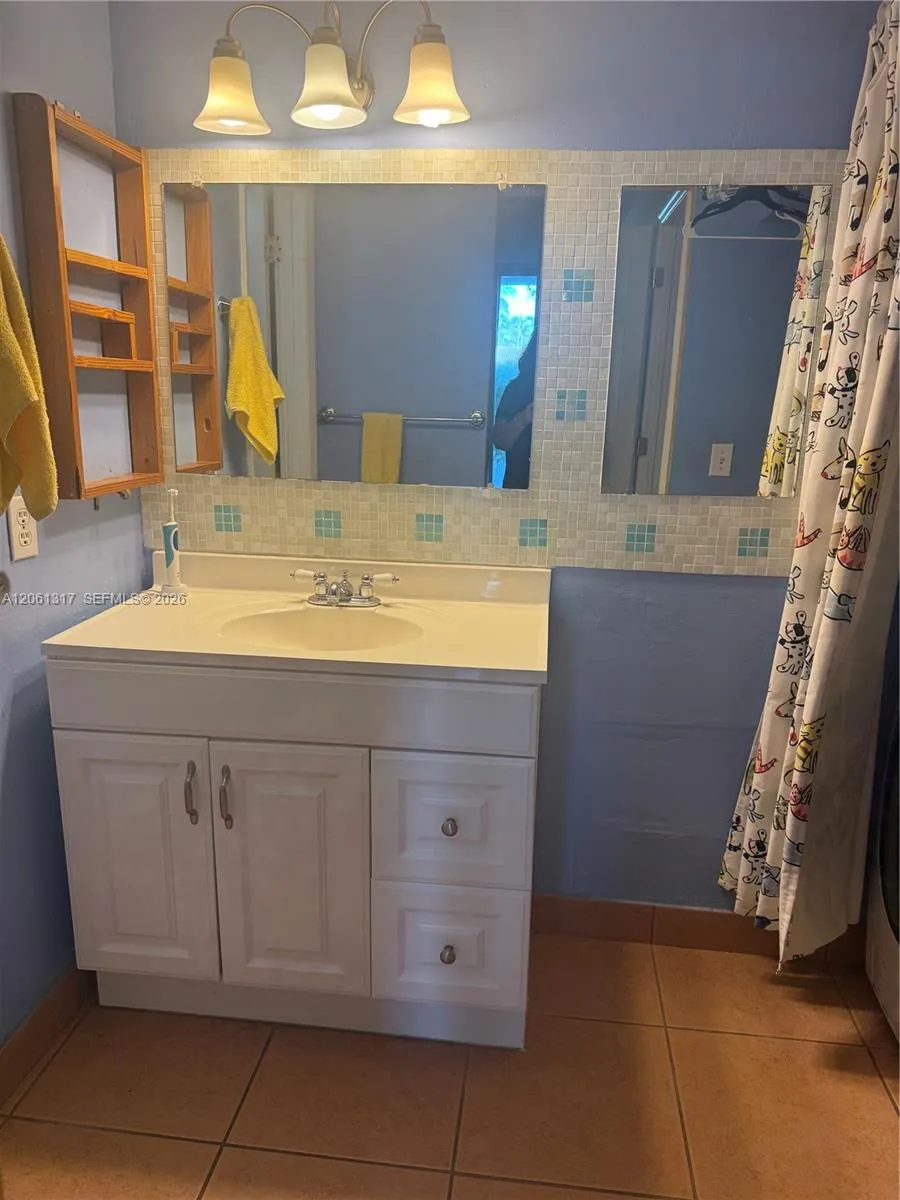 1801 S Treasure Dr #115 North Bay Village, FL 33141