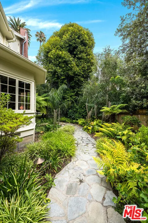 809 Bedford Drive Beverly Hills, CA 90210