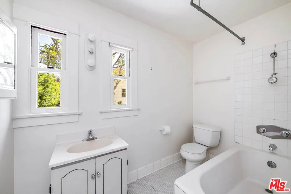 809 Bedford Drive Beverly Hills, CA 90210
