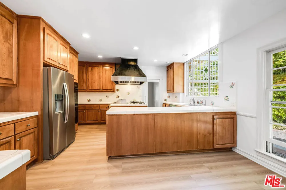 809 Bedford Drive Beverly Hills, CA 90210
