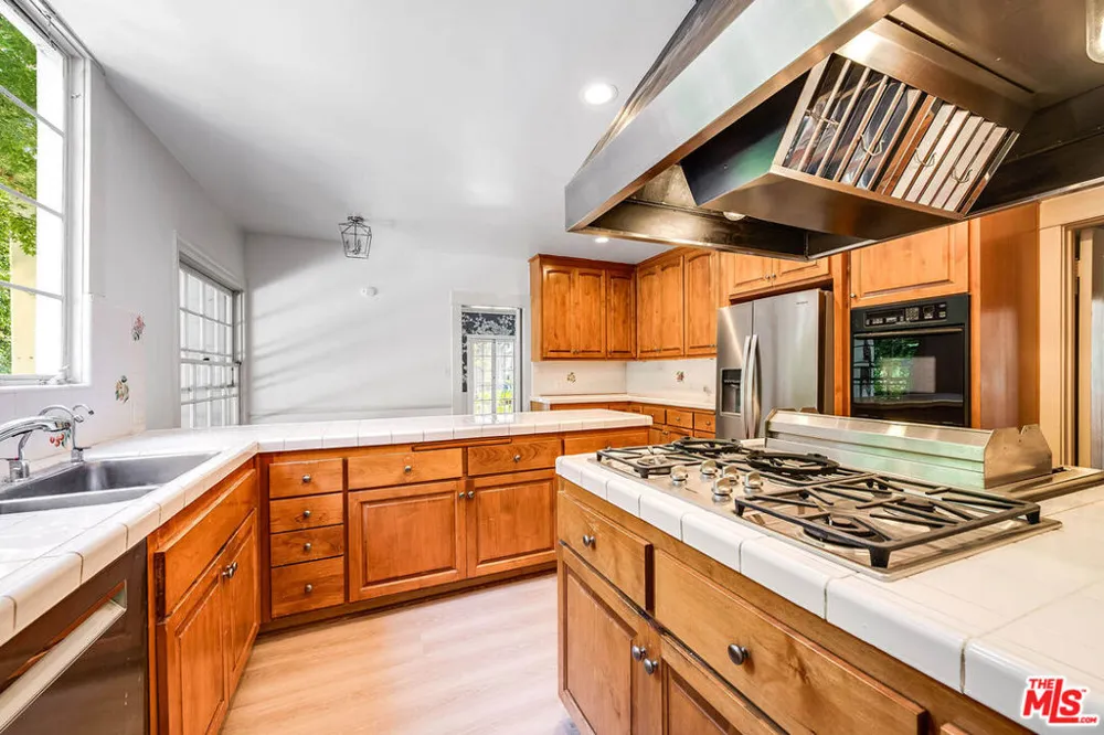 809 Bedford Drive Beverly Hills, CA 90210