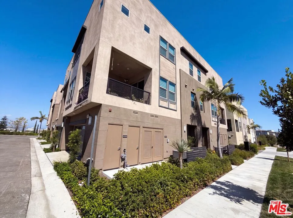 1718 Hollyleaf Terrace Montebello, CA 90640
