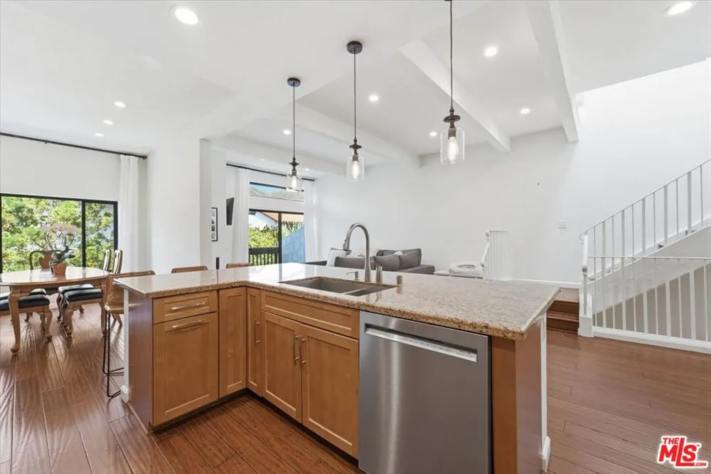 1544 Michael Lane Los Angeles, CA 90272