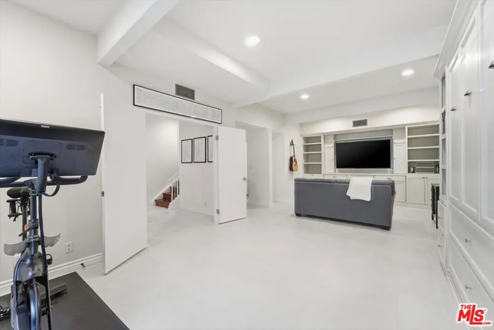 1544 Michael Lane Los Angeles, CA 90272