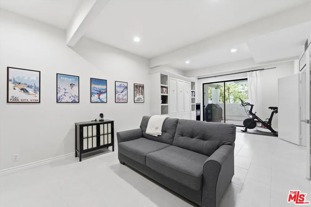 1544 Michael Lane Los Angeles, CA 90272