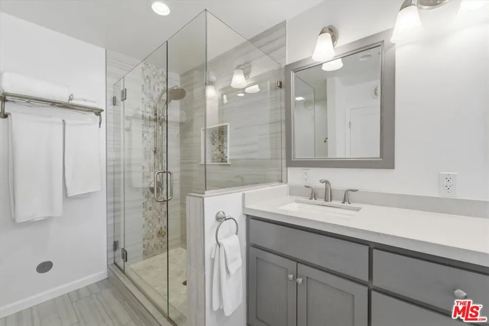 1544 Michael Lane Los Angeles, CA 90272