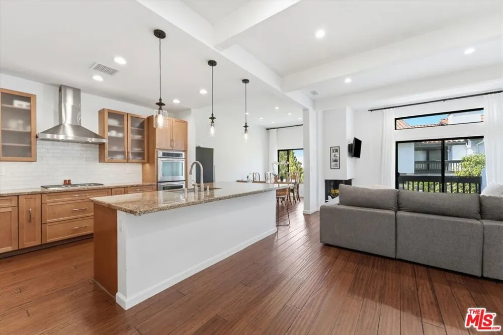 1544 Michael Lane Los Angeles, CA 90272