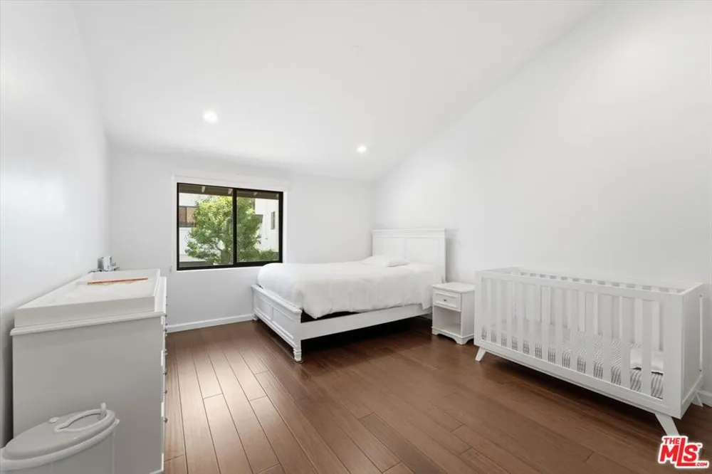 1544 Michael Lane Los Angeles, CA 90272