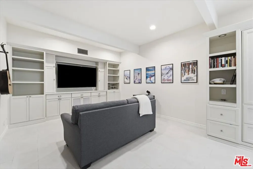 1544 Michael Lane Los Angeles, CA 90272