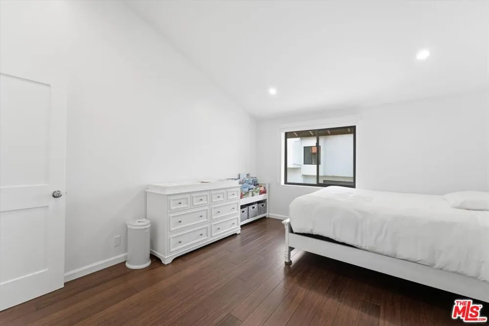 1544 Michael Lane Los Angeles, CA 90272