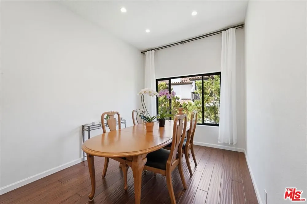 1544 Michael Lane Los Angeles, CA 90272