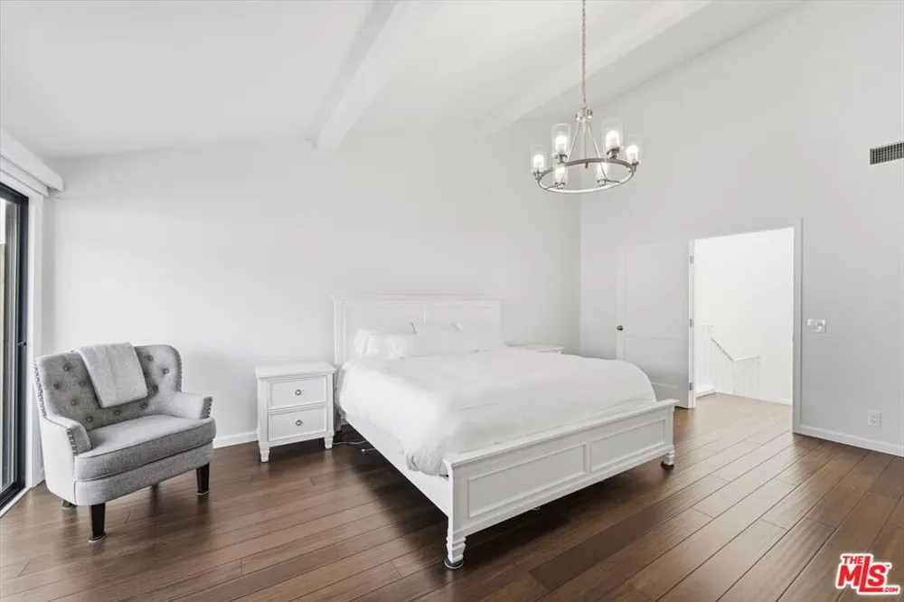 1544 Michael Lane Los Angeles, CA 90272