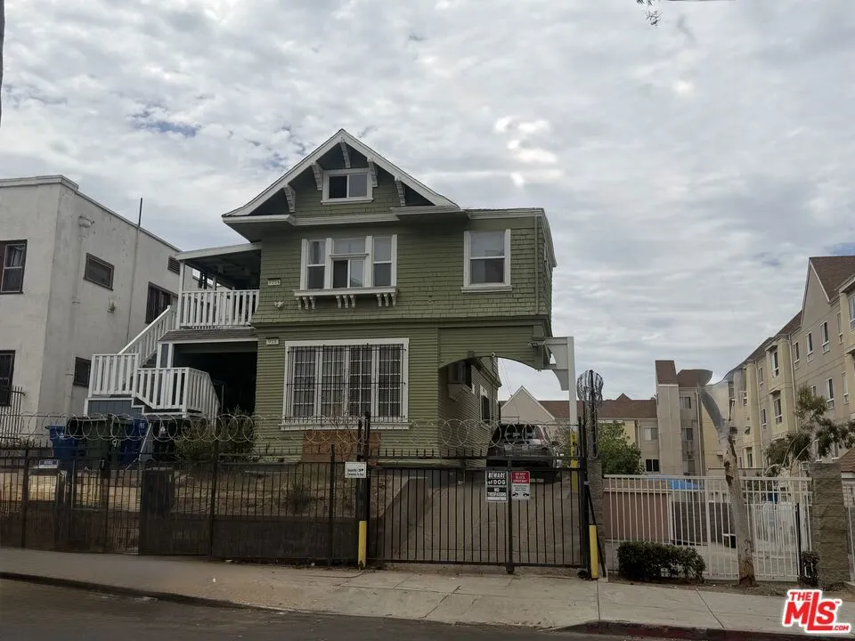 915 S Grand View Street Los Angeles, CA 90006