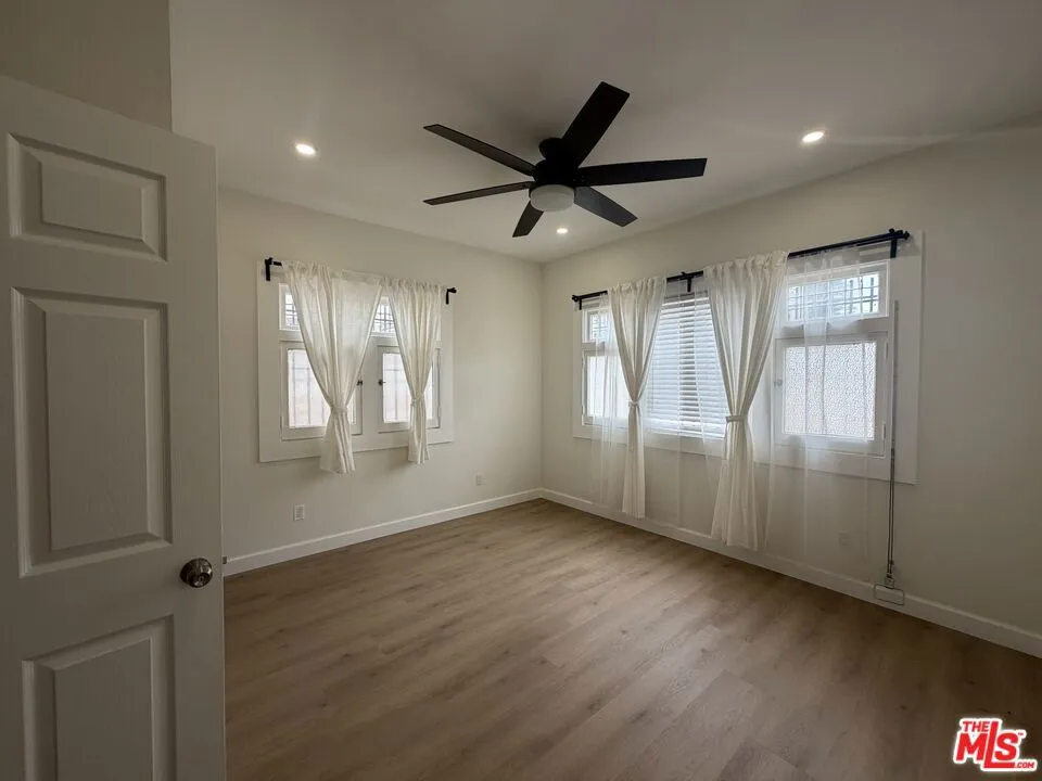 915 S Grand View Street Los Angeles, CA 90006