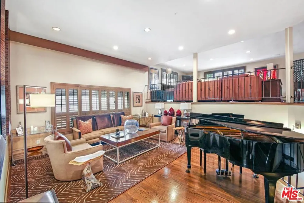 3200 Primera Avenue Los Angeles, CA 90068