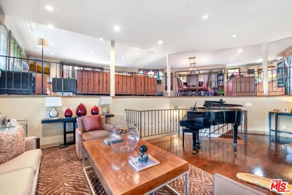 3200 Primera Avenue Los Angeles, CA 90068