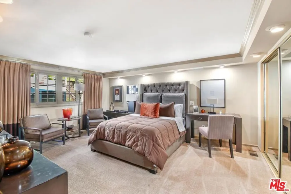 3200 Primera Avenue Los Angeles, CA 90068