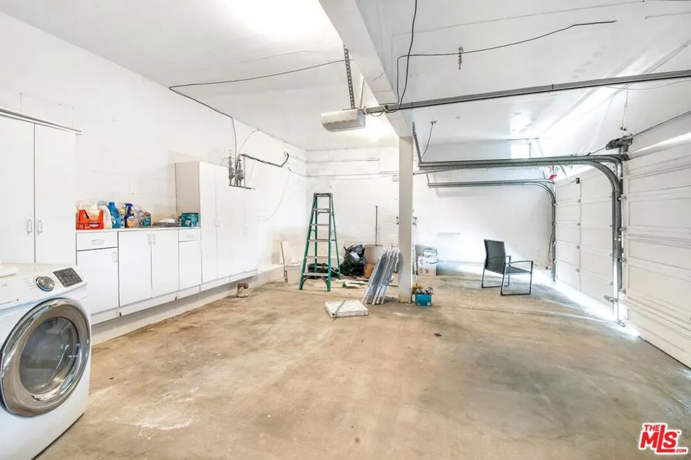 3200 Primera Avenue Los Angeles, CA 90068