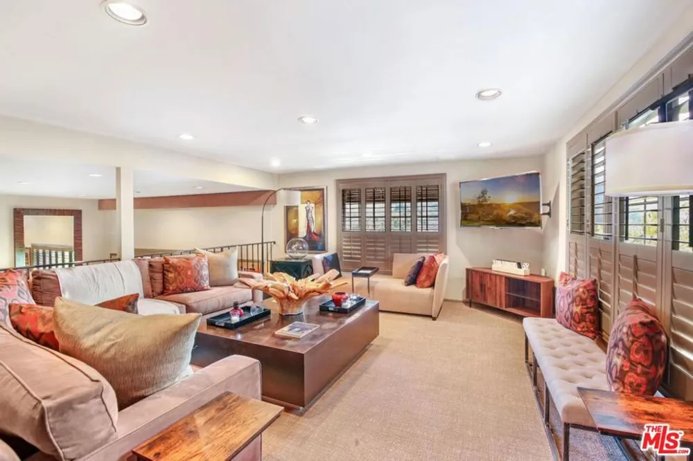 3200 Primera Avenue Los Angeles, CA 90068