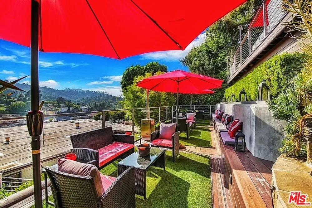 3200 Primera Avenue Los Angeles, CA 90068