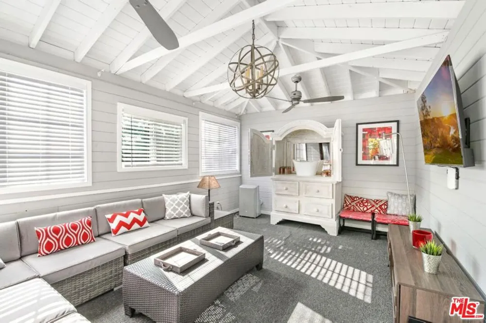 3200 Primera Avenue Los Angeles, CA 90068