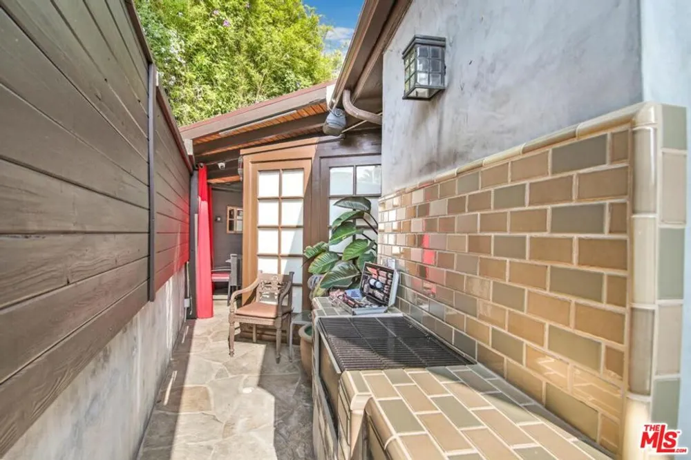 3200 Primera Avenue Los Angeles, CA 90068