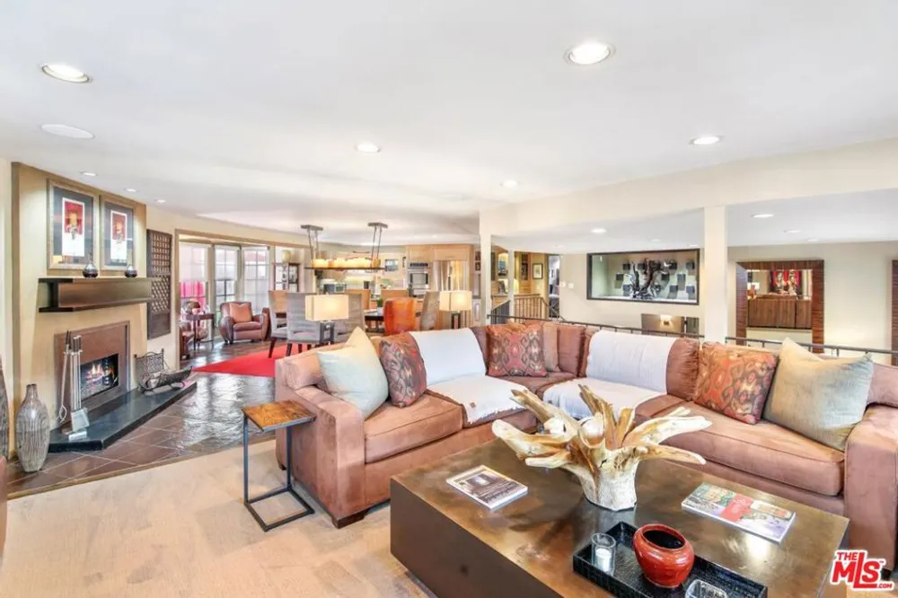 3200 Primera Avenue Los Angeles, CA 90068