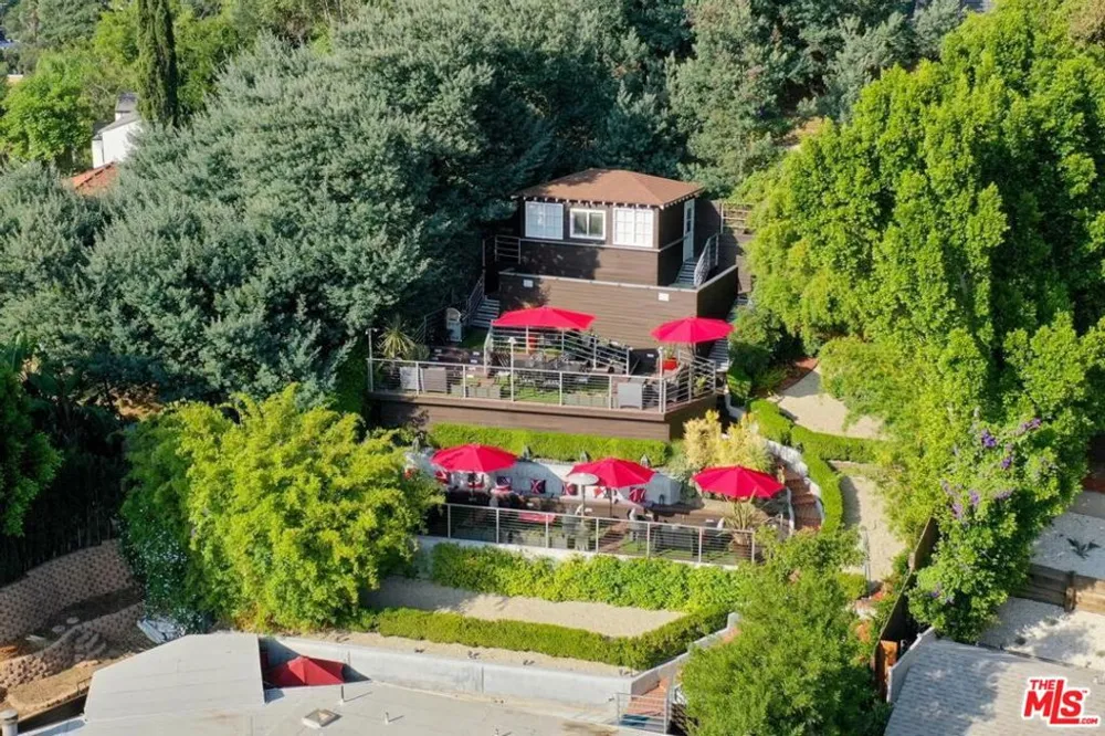 3200 Primera Avenue Los Angeles, CA 90068