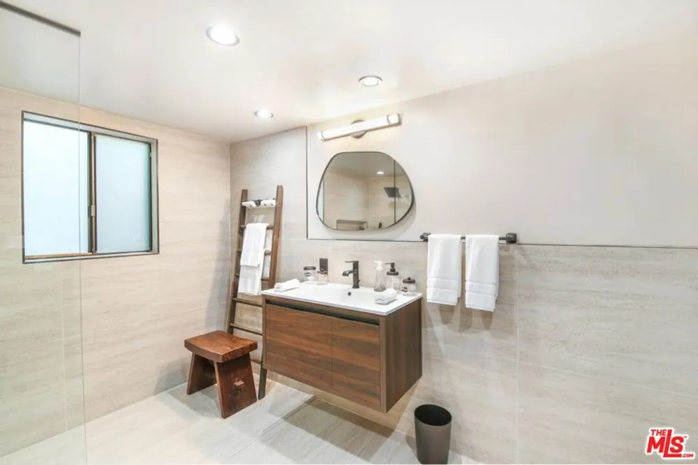 3200 Primera Avenue Los Angeles, CA 90068