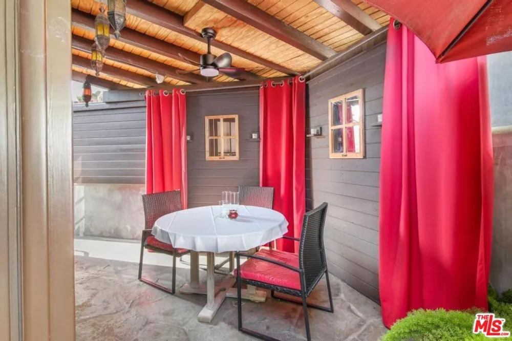 3200 Primera Avenue Los Angeles, CA 90068