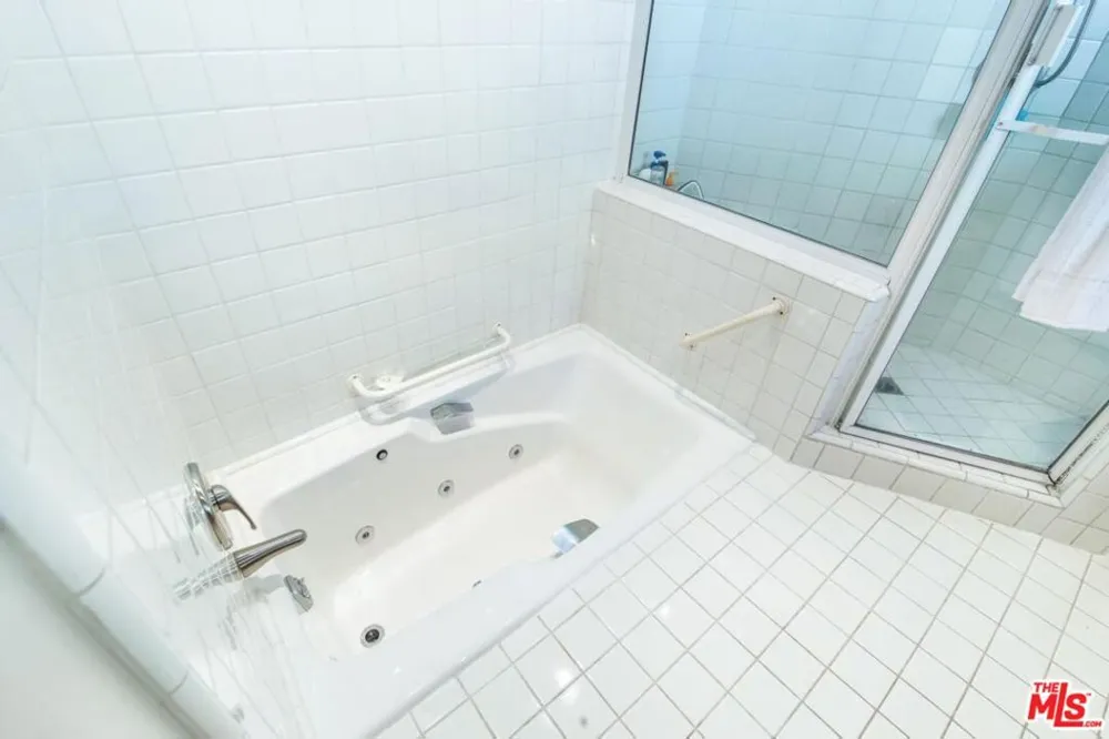 3200 Primera Avenue Los Angeles, CA 90068
