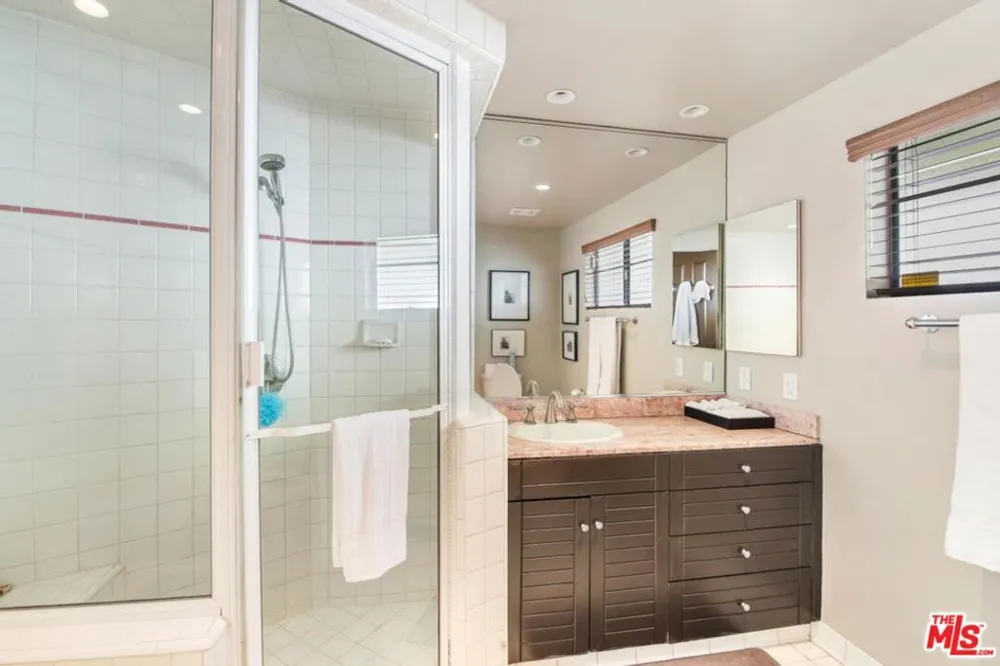 3200 Primera Avenue Los Angeles, CA 90068