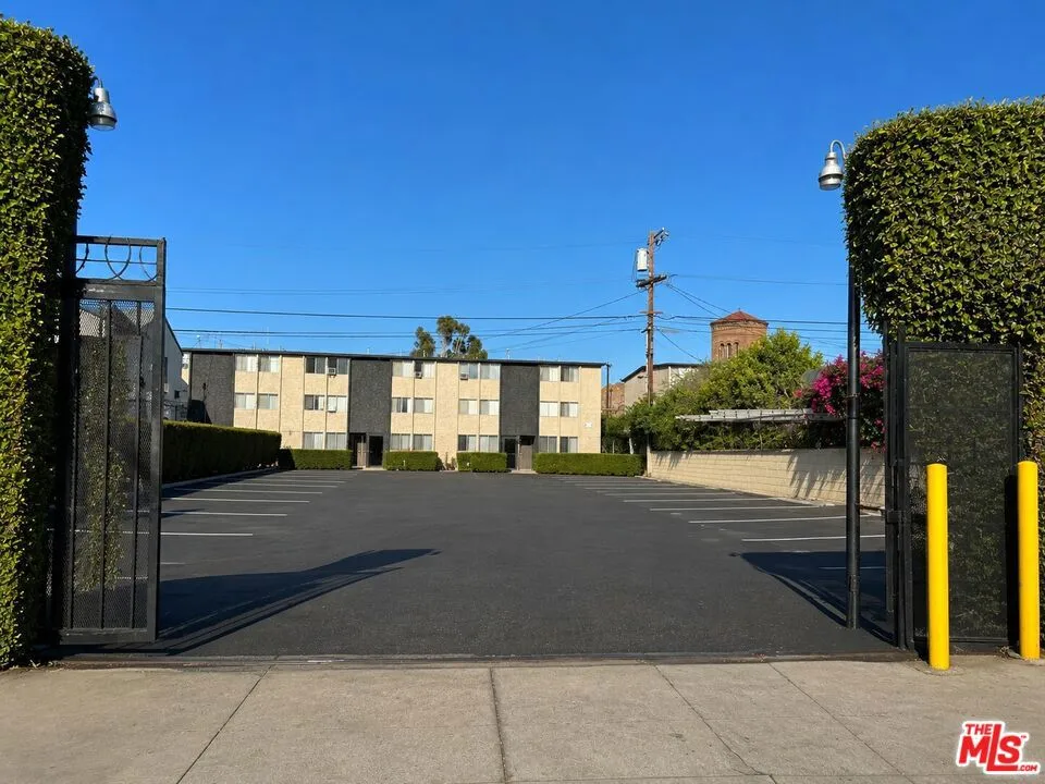 1337 S Hoover Street #1505 # 3 Los Angeles, CA 90006