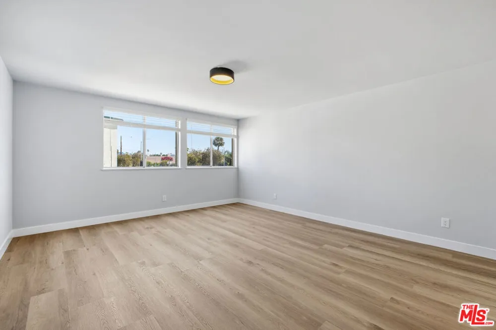 1337 S Hoover Street #1505 # 3 Los Angeles, CA 90006
