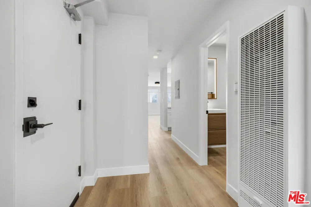 1337 S Hoover Street #1505 # 3 Los Angeles, CA 90006
