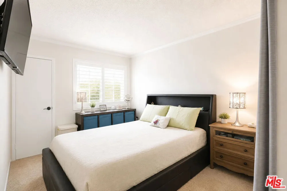 27066 Hidaway Avenue #4 Santa Clarita, CA 91351