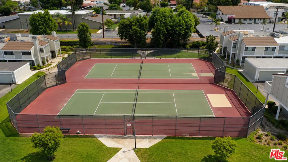 27066 Hidaway Avenue #4 Santa Clarita, CA 91351