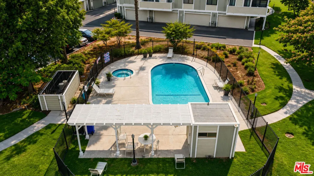 27066 Hidaway Avenue #4 Santa Clarita, CA 91351