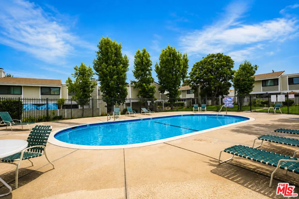 27066 Hidaway Avenue #4 Santa Clarita, CA 91351