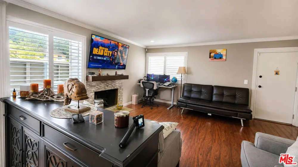 27066 Hidaway Avenue #4 Santa Clarita, CA 91351