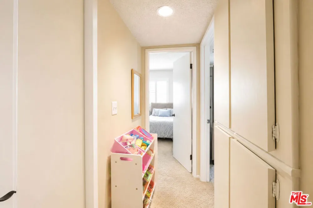 27066 Hidaway Avenue #4 Santa Clarita, CA 91351