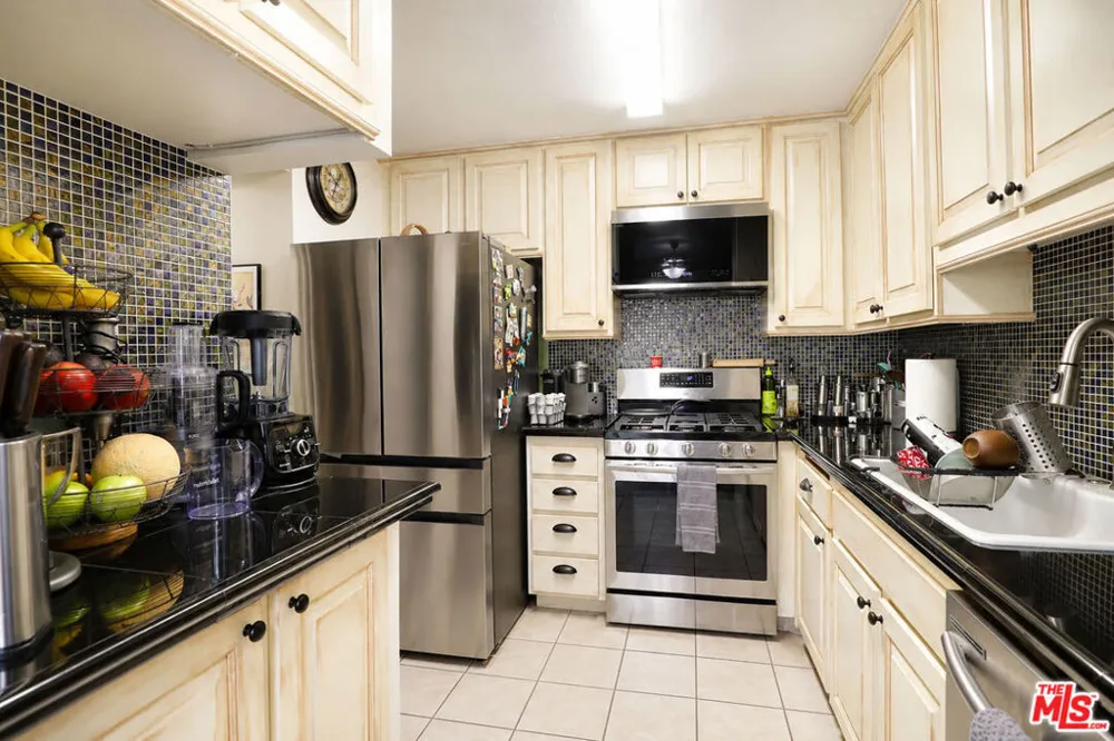 27066 Hidaway Avenue #4 Santa Clarita, CA 91351