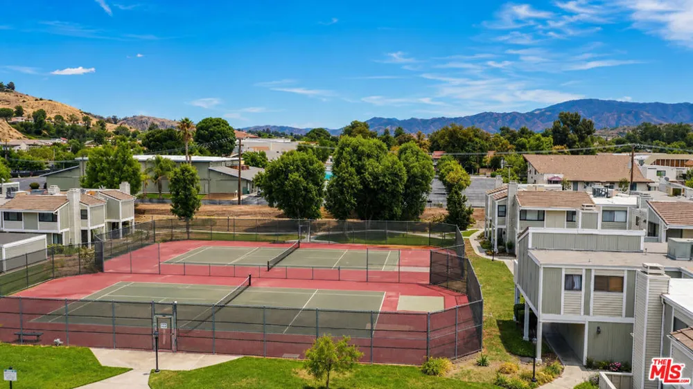 27066 Hidaway Avenue #4 Santa Clarita, CA 91351