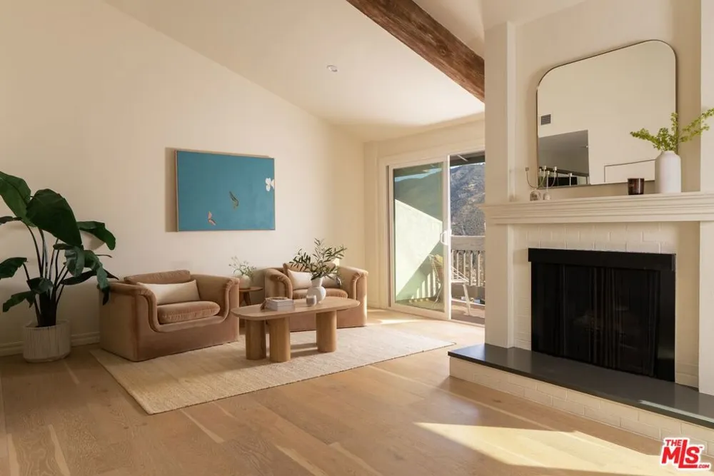 1692 Michael Lane Los Angeles, CA 90272