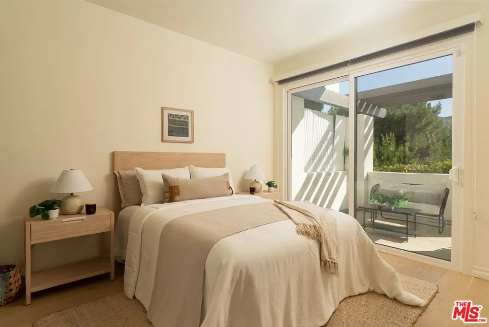 1692 Michael Lane Los Angeles, CA 90272
