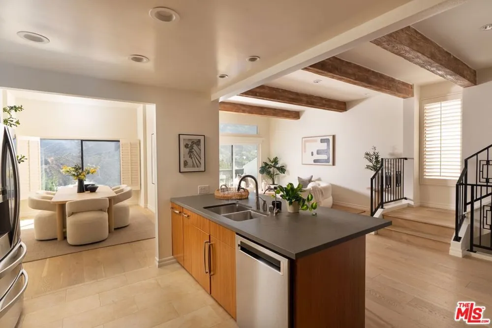 1692 Michael Lane Los Angeles, CA 90272