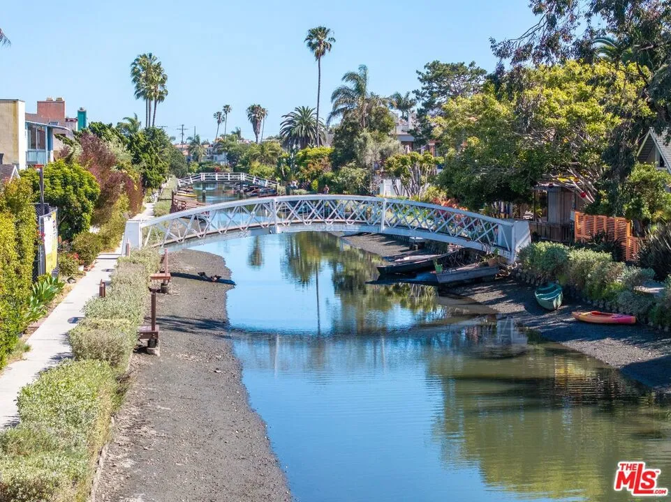 404 Linnie Canal Venice, CA 90291